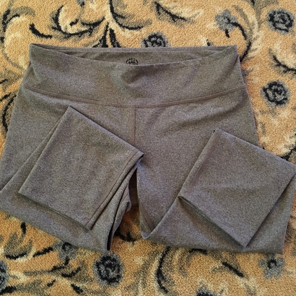 REI workout capris
